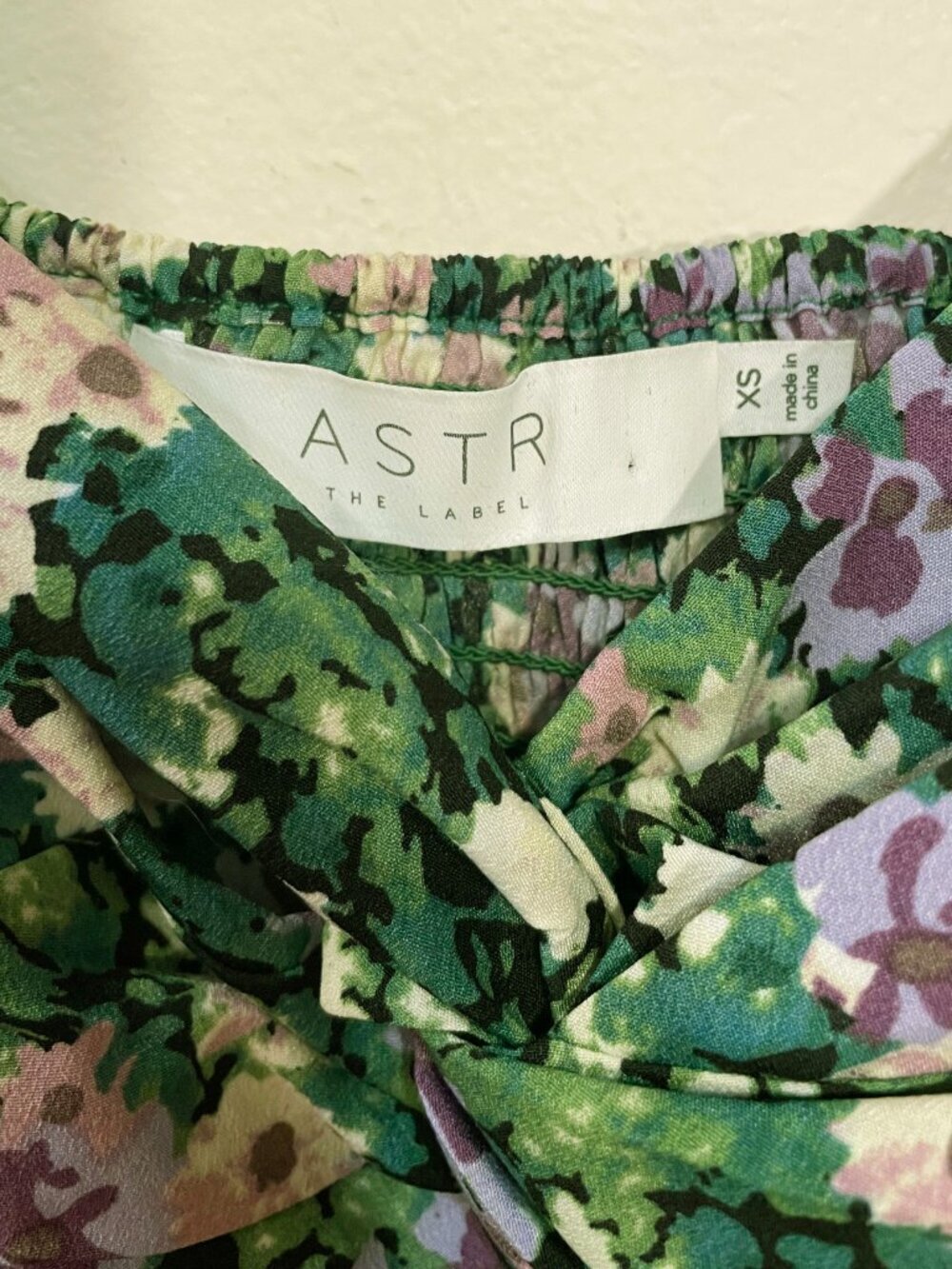 Like New Astr Ruched Sleeve Floral Midi Dress Green Purple XS - Picture 6 of 8